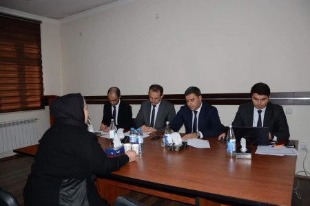 Təhsil İdarəsinin müdiri Ucarda vətəndaşları qəbul edib