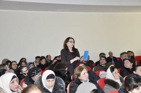 Yevlaxda direktor müavinlərinə və fənn metodbirləşmə rəhbərlərinə təlim keçirilib