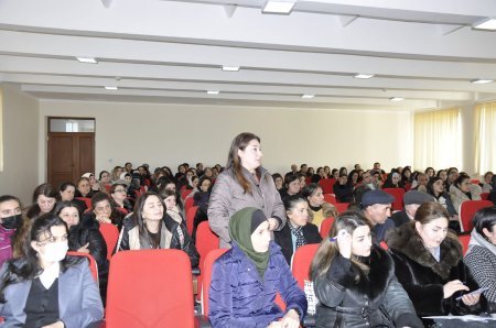 Yevlaxda direktor müavinlərinə və fənn metodbirləşmə rəhbərlərinə təlim keçirilib