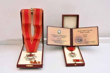 Tanınmış şair Baba Vəziroğluna “Şərəf” ordeni təqdim olunub