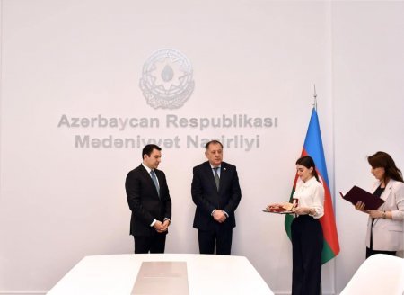 Tanınmış şair Baba Vəziroğluna “Şərəf” ordeni təqdim olunub