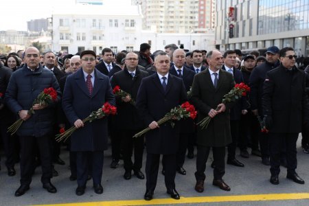 Səhiyyə Nazirliyinin rəhbərliyi Xocalı soyqırımı qurbanlarının xatirəsini ehtiramla yad edib
