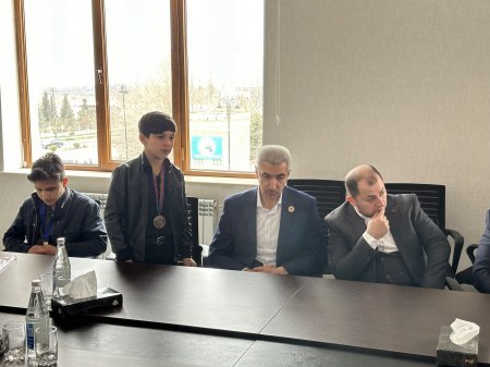 İdarə müdiri Respublika şahmat turnirinin qalibləri ilə görüşüb