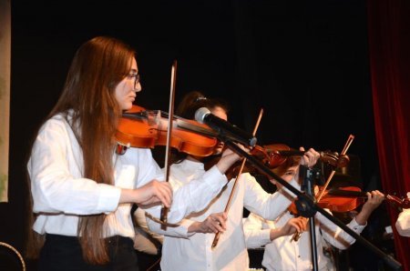 Martın 14-də Qazax şəhər 1 nömrəli Uşaq Musiqi Məktəbi Novruz  bayramı ilə əlaqədar "Fəsillərin gözəli" adlı konsert proqramı təqdim edib