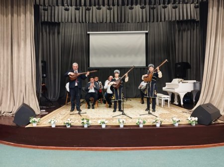  “Yurdumuza Bahar gəlir” adlı konsert proqramı təqdim edib