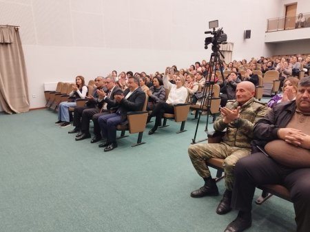  “Yurdumuza Bahar gəlir” adlı konsert proqramı təqdim edib