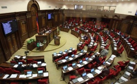 Paşinyanın partiyasından olan deputatlar bayram edirlər: Aprelin 5-dən sonra nə olacaq?