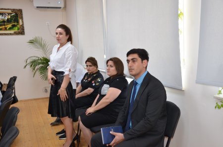 Kürdəmirdə təhsilverənlərin sertifikasiyası prosesinin test imtahanı mərhələsinə cəlb olunmuş bir qrup nəzarətçi ilə görüş