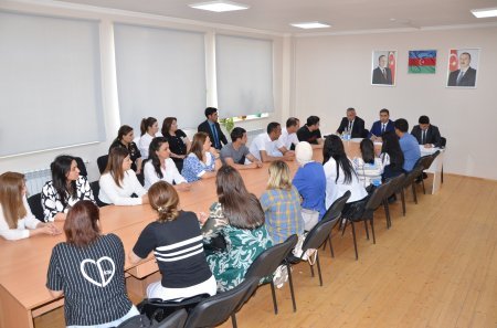 Kürdəmirdə təhsilverənlərin sertifikasiyası prosesinin test imtahanı mərhələsinə cəlb olunmuş bir qrup nəzarətçi ilə görüş