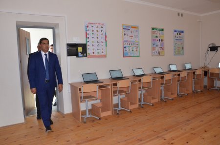 Kürdəmirdə təhsilverənlərin sertifikasiyası prosesinin test imtahanı mərhələsinə cəlb olunmuş bir qrup nəzarətçi ilə görüş