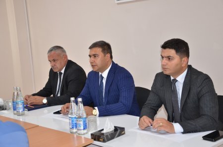 Kürdəmirdə təhsilverənlərin sertifikasiyası prosesinin test imtahanı mərhələsinə cəlb olunmuş bir qrup nəzarətçi ilə görüş