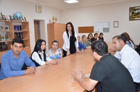 Kürdəmirdə təhsilverənlərin sertifikasiyası prosesinin test imtahanı mərhələsinə cəlb olunmuş bir qrup nəzarətçi ilə görüş