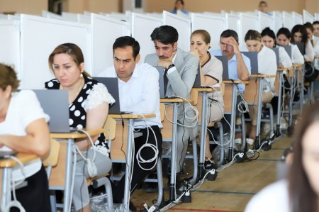 “Təhsil işçiləri üçün idarəetmə və peşəkar inkişaf proqramı”nın seminar mərhələsinin qiymətləndirilməsi davam edir