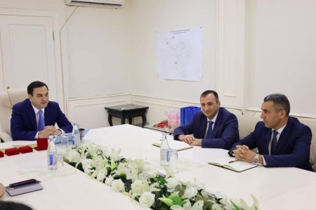Məzunlarımıza qızıl nişanlar təqdim edilib