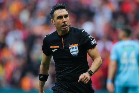 Ukraynalı futbolçular türk hakimlə salamlaşmaqdan imtina etdilər - Şok səbəb 