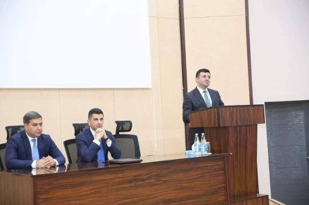 Gəncə-Daşkəsən Regional Təhsil İdarəsinin  müdiri vəzifəsinə təyin olunan Elçin Kərimovu kollektivə təqdim edib