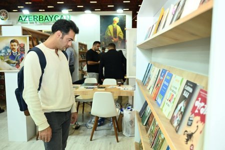 İstanbul sərgisində Azərbaycan yazarlarının iştirakı ilə ədəbi müzakirələr və imza mərasimi keçirilib