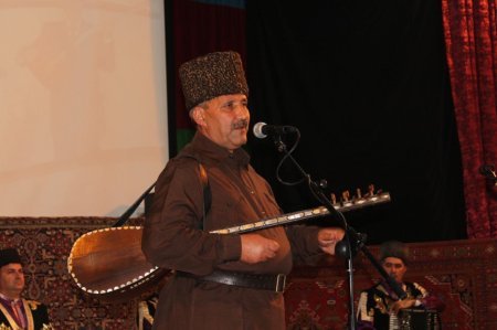 İsmayıllı rayon Heydər Əliyev adına Mədəniyyət Mərkəzində Aşıq Yanvar Bədəlovun xatirəsinə həsr olunmuş "Dastan axşamı" adlı tədbir keçirilmişdir