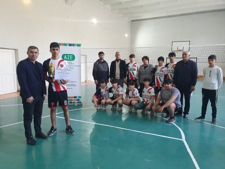 "8 Noyabr  -  Zəfər Günü"nə ???????? həsr olunmuş məktəbli oğlanlar arasında voleybol idman növü üzrə rayon turniri keçirildi