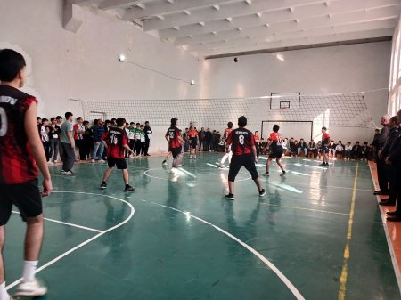 "8 Noyabr  -  Zəfər Günü"nə ???????? həsr olunmuş məktəbli oğlanlar arasında voleybol idman növü üzrə rayon turniri keçirildi