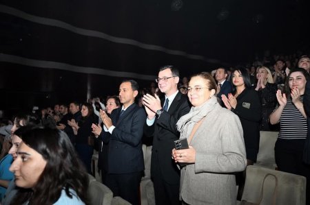 Heydər Əliyev Sarayında “Nəsimi” operasının premyerası keçirilib