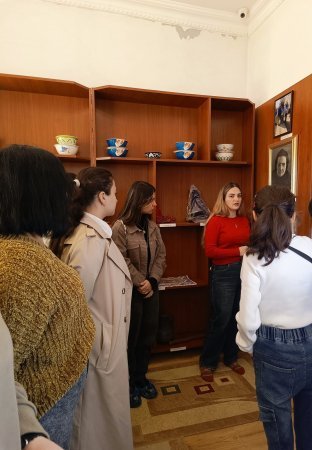 "Gənclər paytaxtı" çərçivəsində təşkil edilən  regionun  fəal gənclərinin ekskursiyasının  ikinci günündə gənclər Həzi Aslanovun ev-muzeyində olublar