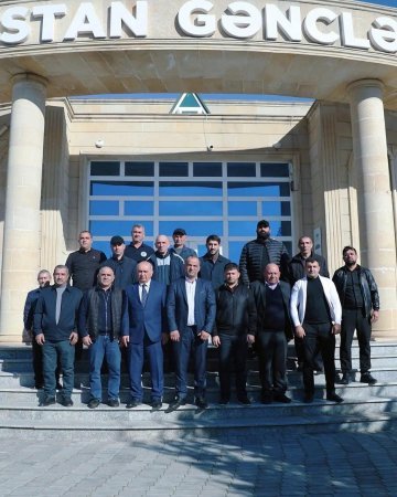 Güləş məşqçilərinin Ümumrespublika seminarı davam edir