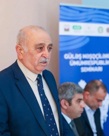 Güləş məşqçilərinin Ümumrespublika seminarı davam edir