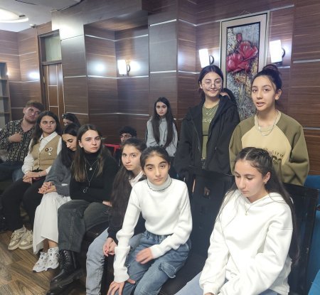 "Gənclər paytaxtı" çərçivəsində təşkil edilən  regionun  fəal gənclərinin ekskursiyası zamanı Lənkəran-Astara Regional Gənclər və İdman İdarəsinin əməkdaşları və  Cənub Könüllülərinin region gəncləri ilə görüşü baş tutub