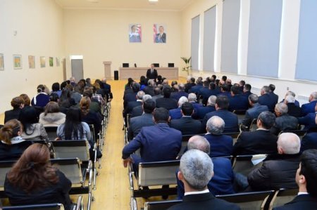 Qazax-Tovuz Regional Təhsil İdarəsinin müdiri səlahiyyətlərini icra edən, müdir müavini Anar Məcidov Gədəbəy rayonunda fəaliyyət göstərən təhsil müəssisələrinin rəhbərləri ilə görüşüb