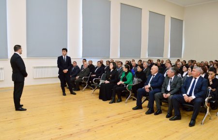 Qazax-Tovuz Regional Təhsil İdarəsinin müdiri səlahiyyətlərini icra edən, müdir müavini Anar Məcidov Gədəbəy rayonunda fəaliyyət göstərən təhsil müəssisələrinin rəhbərləri ilə görüşüb
