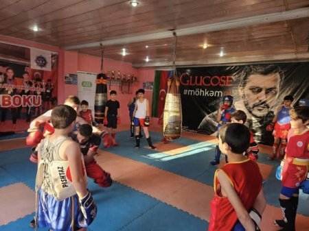 "İdman hamı üçün" layihəsi çərçivəsində ölkə və Avropa birinciliyinin mükafatçısı Yabir Şıxalıyevin rəhbərliyi altında uşu idman növü üzrə ustad dərsi keçirildi