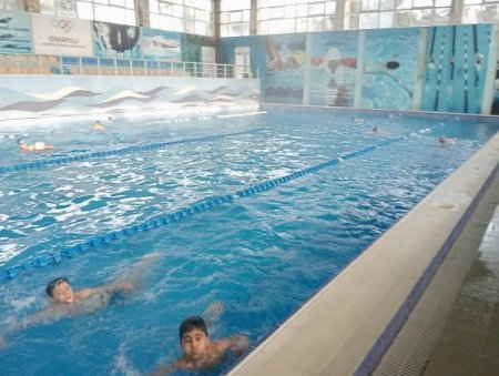 İsmayıllıda "Üzməyi öyrənək" layihəsi çərçivəsində üzgüçülük məşğələləri davam edir