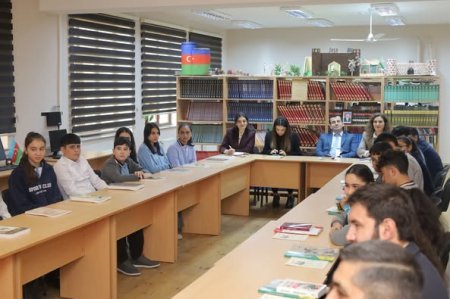 “Məktəblərə kitab ianəsi” layihəsi çərçivəsində görüş keçirilib
