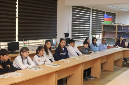 “Məktəblərə kitab ianəsi” layihəsi çərçivəsində görüş keçirilib