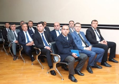 Gəncə şəhəri üzrə təhsil sektorunun tabeliyində fəaliyyət göstərən ümumi təhsil məktəblərinin direktorlarının iştirakı ilə görüş keçirilib
