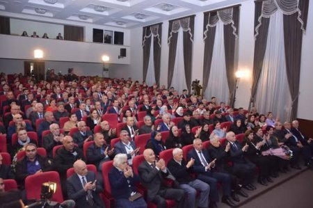 Xalq artisti Alim Qasımov və Əməkdar artist Fərqanə Qasımova Şamaxı rayon Mədəniyyət Mərkəzində konsert proqramı ilə çıxış edib