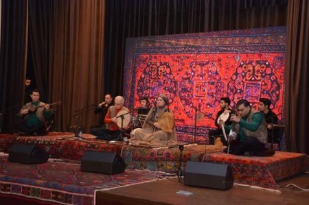 Xalq artisti Alim Qasımov və Əməkdar artist Fərqanə Qasımova Şamaxı rayon Mədəniyyət Mərkəzində konsert proqramı ilə çıxış edib