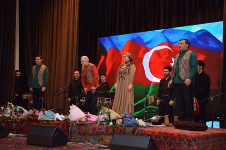 Xalq artisti Alim Qasımov və Əməkdar artist Fərqanə Qasımova Şamaxı rayon Mədəniyyət Mərkəzində konsert proqramı ilə çıxış edib