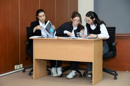 "Naxçıvan Aylığı" çərçivəsində Debat Müsabiqəsi Keçirilib