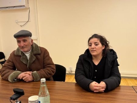 İdarə müdiri vətəndaşları qəbul edib