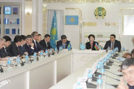 Adil Kərimli Astanada "Daşa yazılmış tarix" kitabının təqdimatında çıxış edib