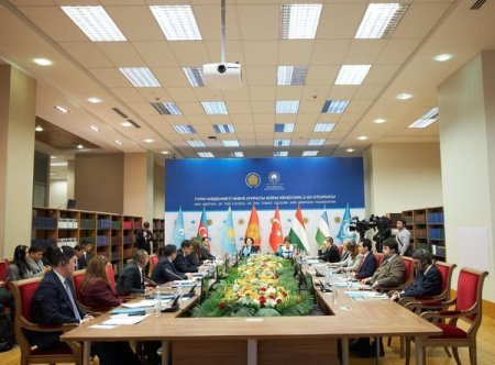 Aida Balayevanın moderatorluğu ilə Türk Mədəniyyəti və İrsi Fondunun növbəti Şura iclası öz işinə başlayıb