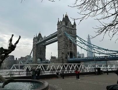 Londonda məşhur körpü bağlandı - Səbəb Londonda məşhur körpü bağlandı - Səbəb