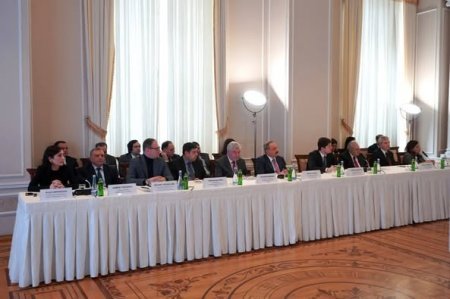 Mədəni mülkiyyətin qanunsuz dövriyyəsinə həsr olunmuş dəyirmi masa keçirilib