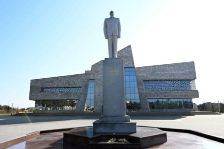 Mədəniyyət naziri Adil Kərimli Neftçala rayonunda vətəndaşları qəbul edib