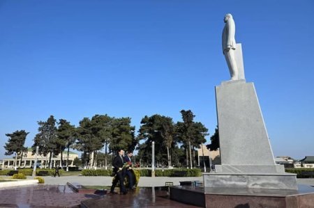 Mədəniyyət naziri Adil Kərimli Neftçala rayonunda vətəndaşları qəbul edib