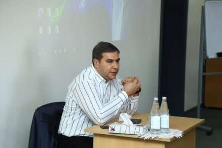 Gəncə-Daşkəsən Regional Təhsil İdarəsinin təşkilatçılığı ilə ümumi təhsil müəssisələrinin direktorlarının iştirakı ilə təlimlərə start verilib
