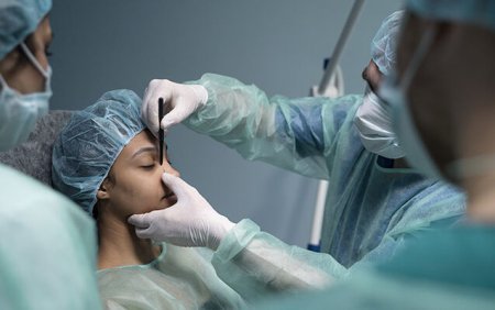 Nazirliyin lisenziya vermədiyi plastik cərrahlar - Onların taleyi necə olacaq?