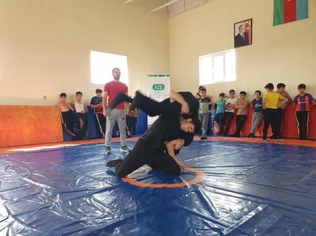 "İdman hamı üçün" layihəsi çərçivəsində sərbəst güləş idman növü üzrə ustad dərsləri keçirildi